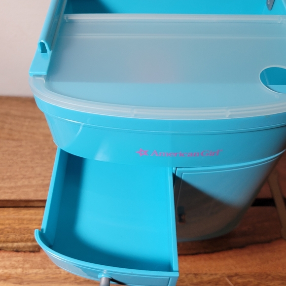 American Girl Truly blue hairstyling caddy missing a few things - Picture 3 of 10